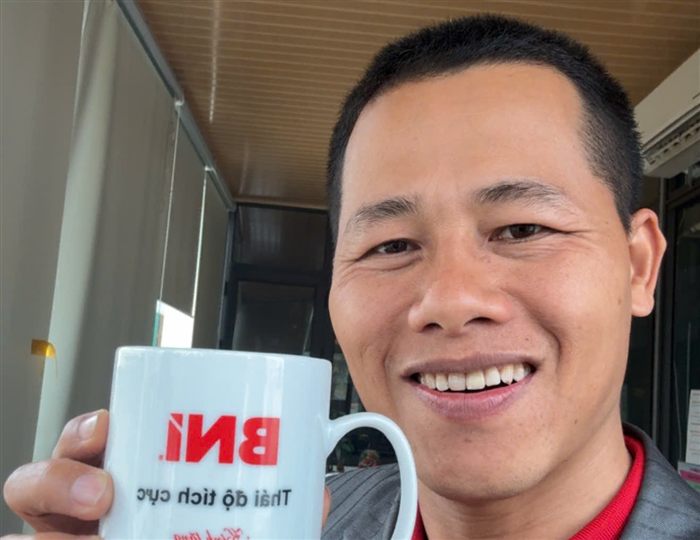 Cốc sứ in logo BNI Rainbow Chapter do Tam Gốm Sứ thực hiện